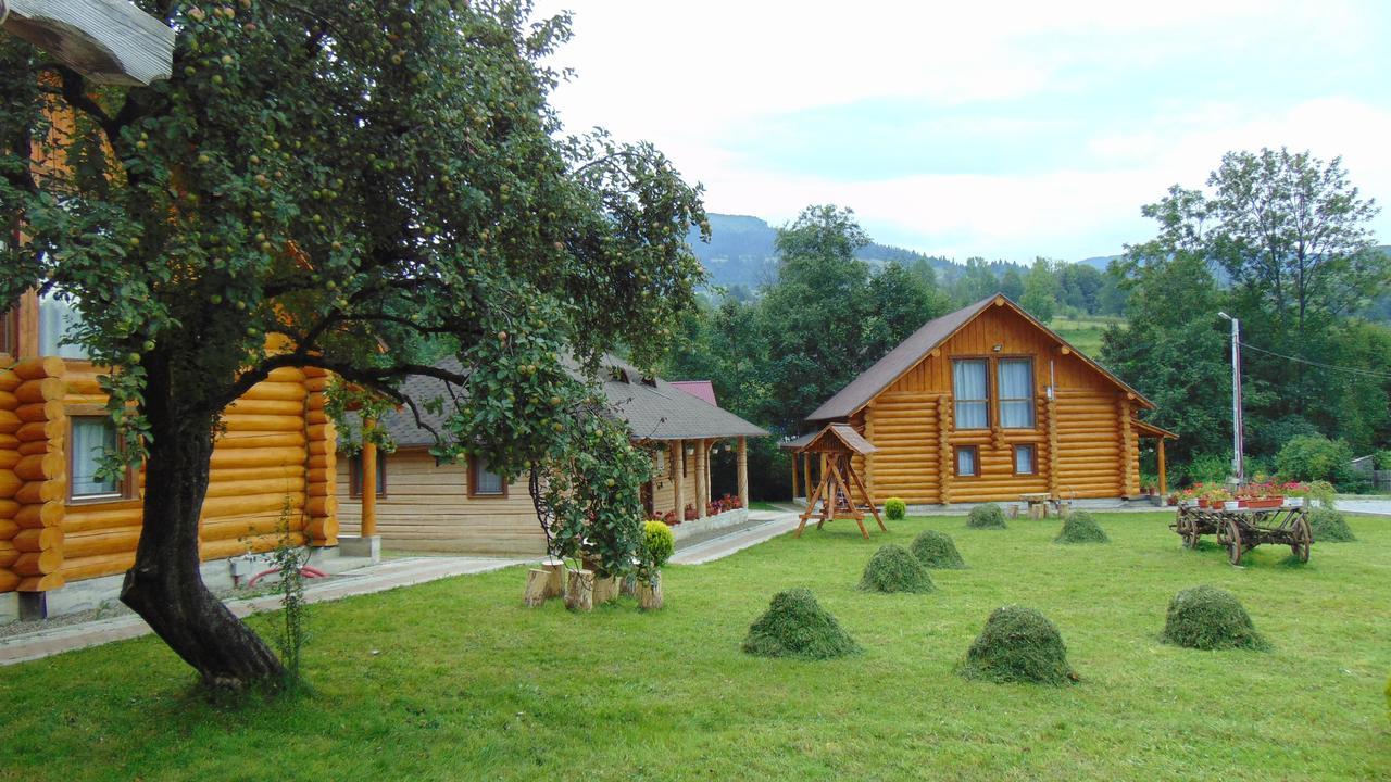 Casutele Din Moisei Hotel Exterior foto